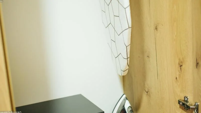 How to Build a Minimalist Capsule Wardrobe from Scratch and How Many Items Do You Need